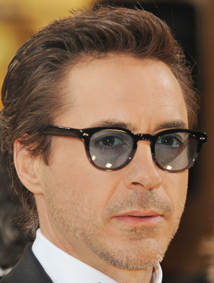 Robert Downey w Oliver Peoples Sheldrake